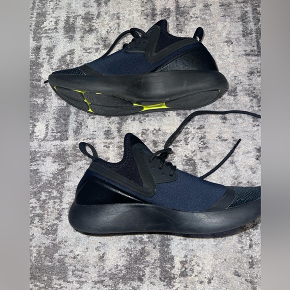 Nike - Picture 2 of 6